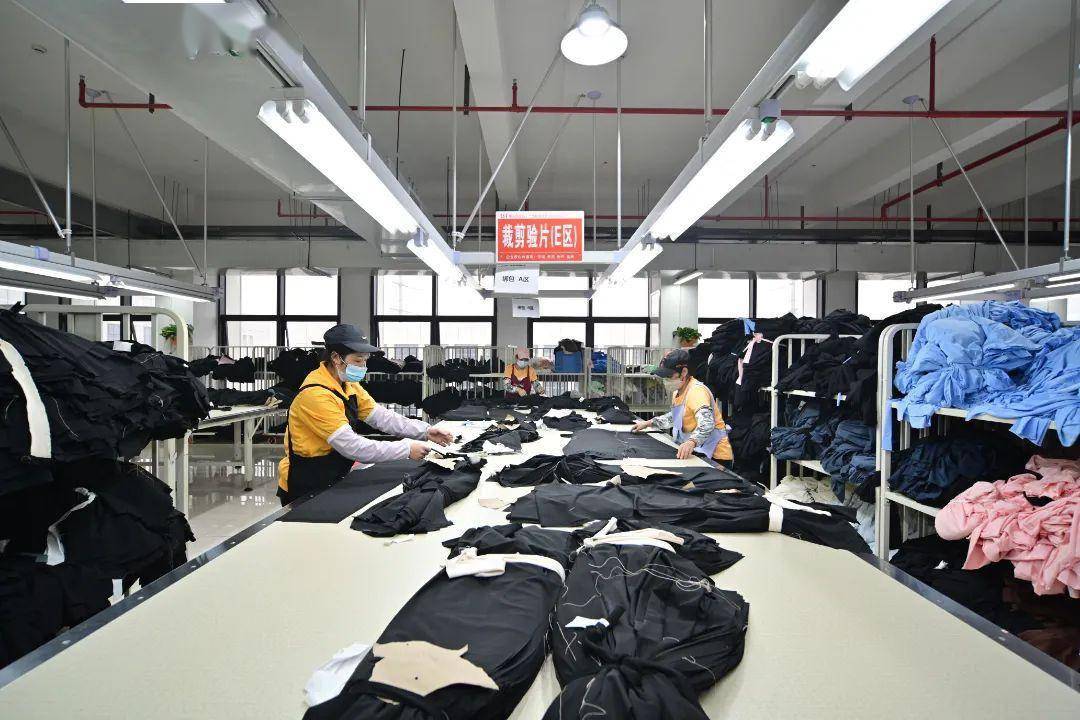 从裁剪到零售，解码“柳州制造”的硬核实力——柳北工厂透露的产业升级密码